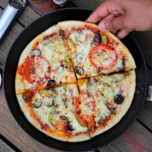 veg pizza on tawa without yeast