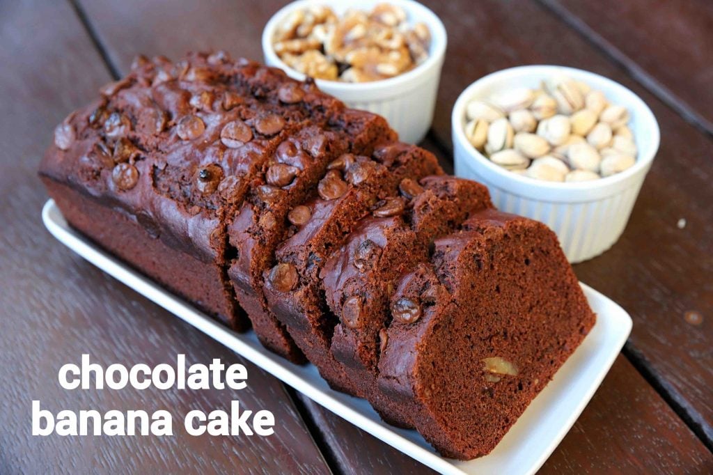 Premium AI Image | Chocolate cake with banana and chocolate icing in a  plate decorated with mint leaves