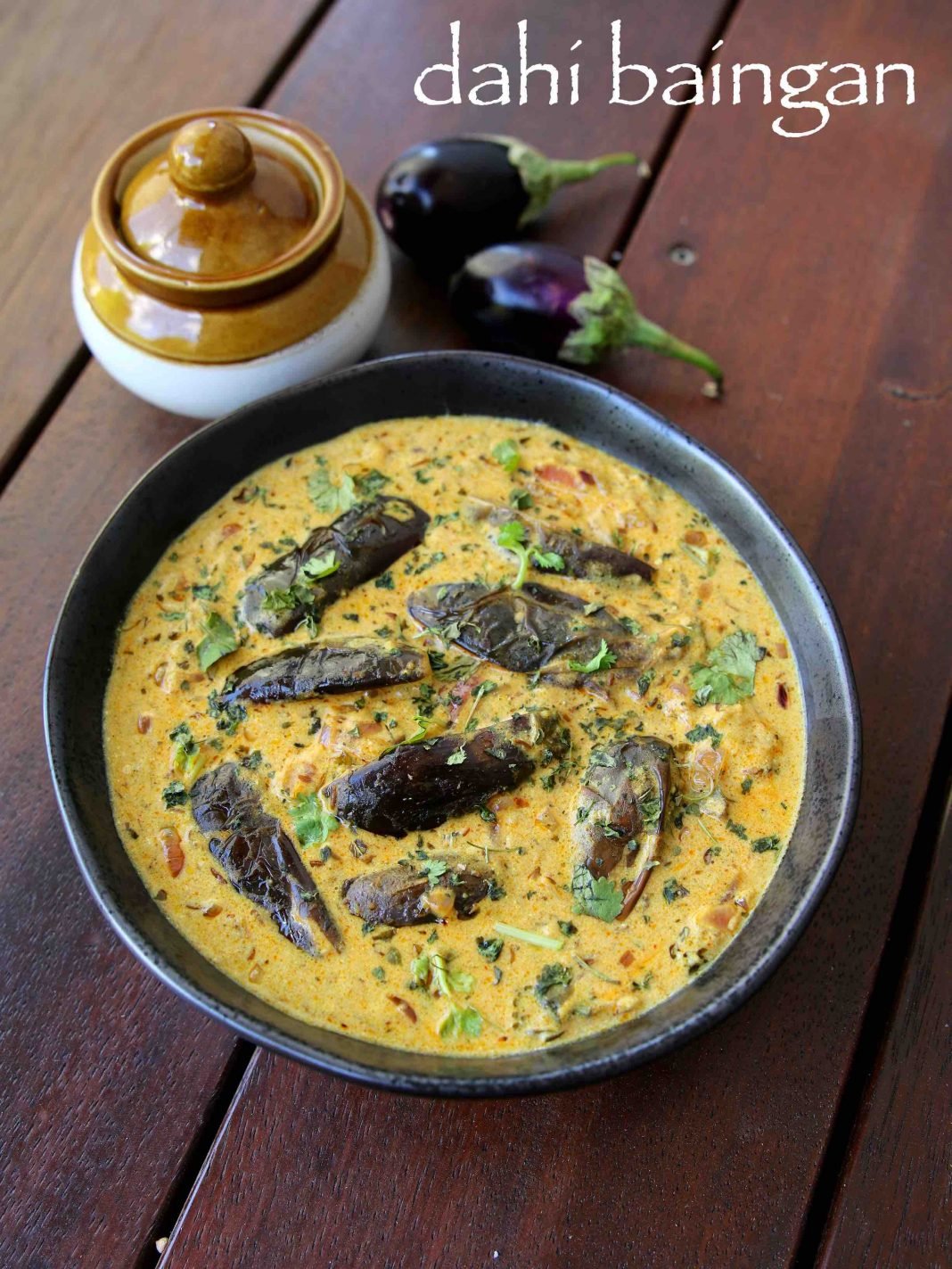 dahi baingan recipe | dahi baigana | brinjal curry in curd