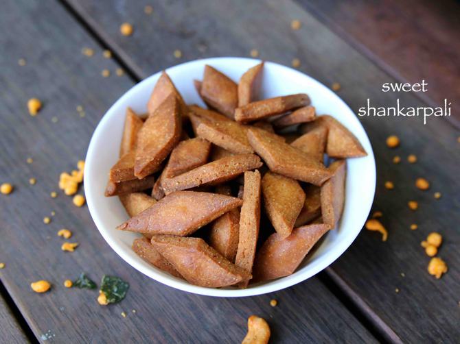 shankarpali recipe | sweet shakarpara recipe | sweet shakkar para